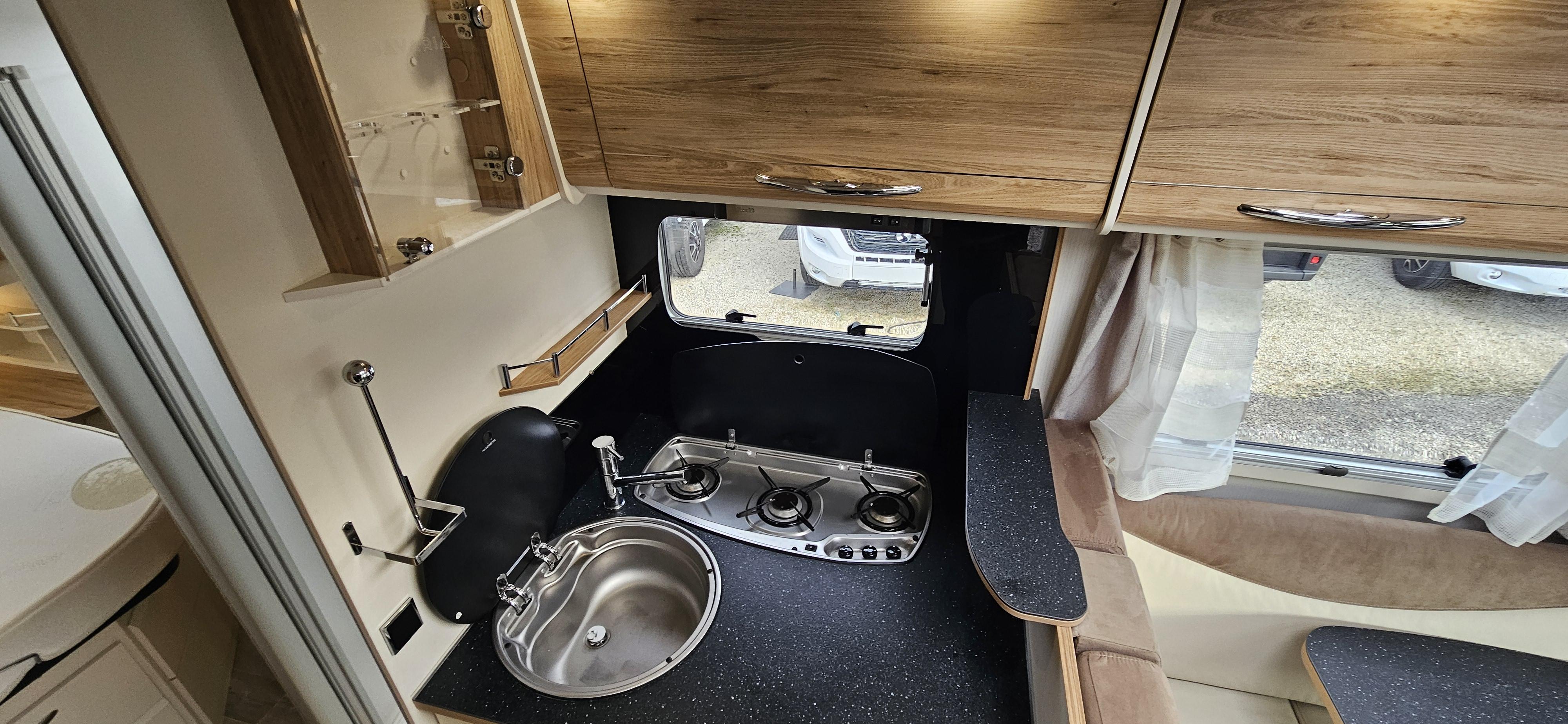  - 11 - BAVARIA T740C CLASS 