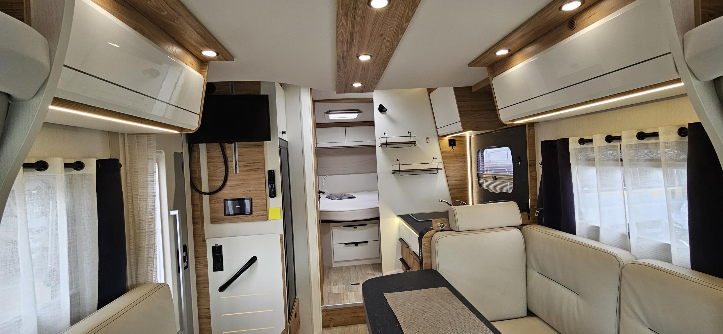  - 10 - BAVARIA T 726 FC NOMADE 