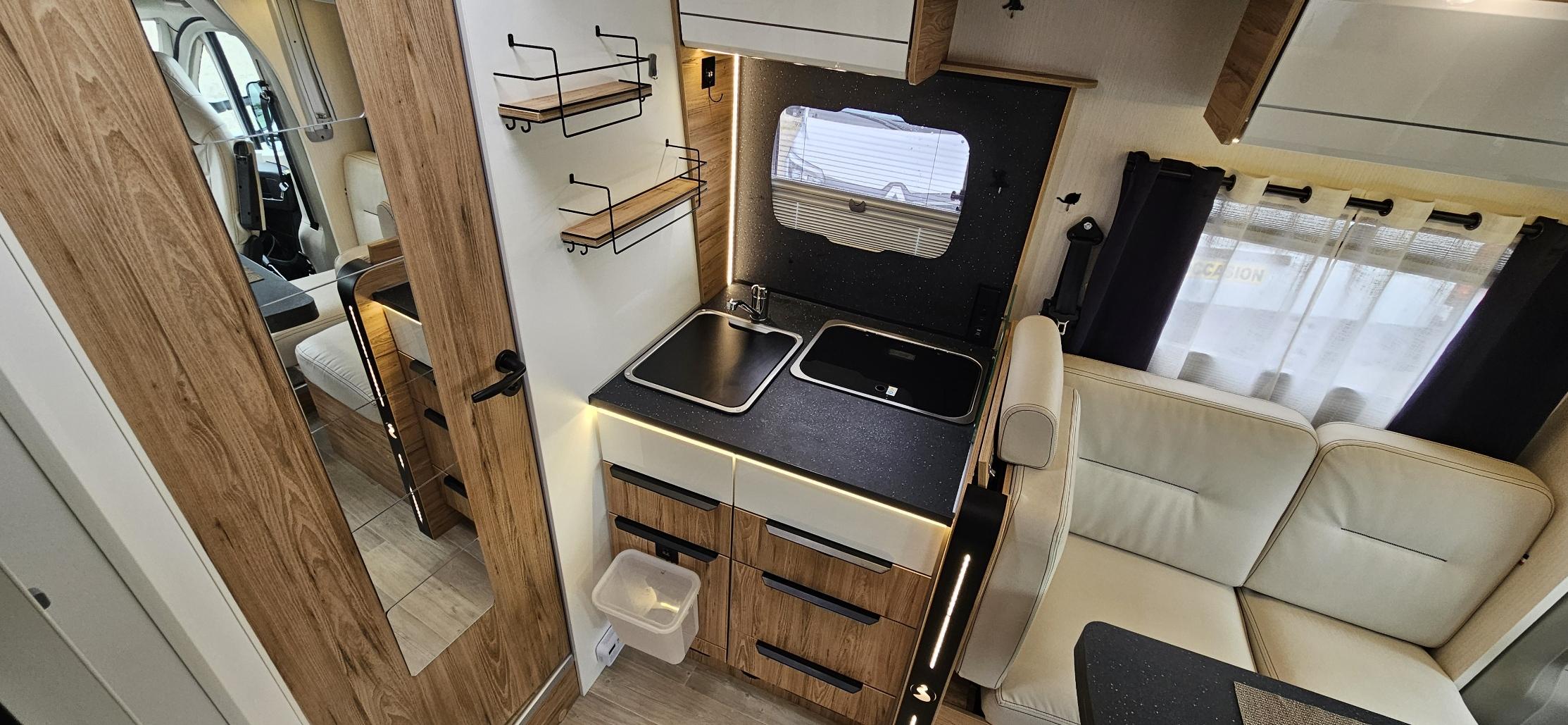  - 13 - BAVARIA T 726 FC NOMADE 