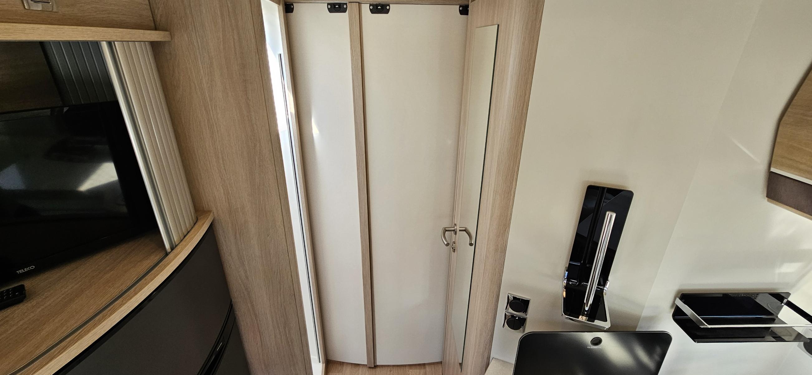 - 16 - RAPIDO 8066 DF PREMIUM EDITION 