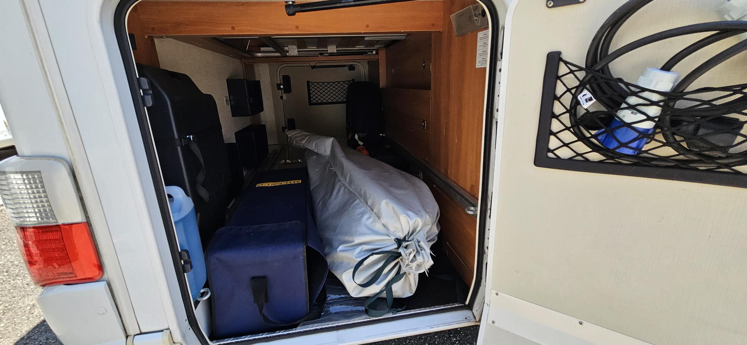  - 3 - HYMER B698 