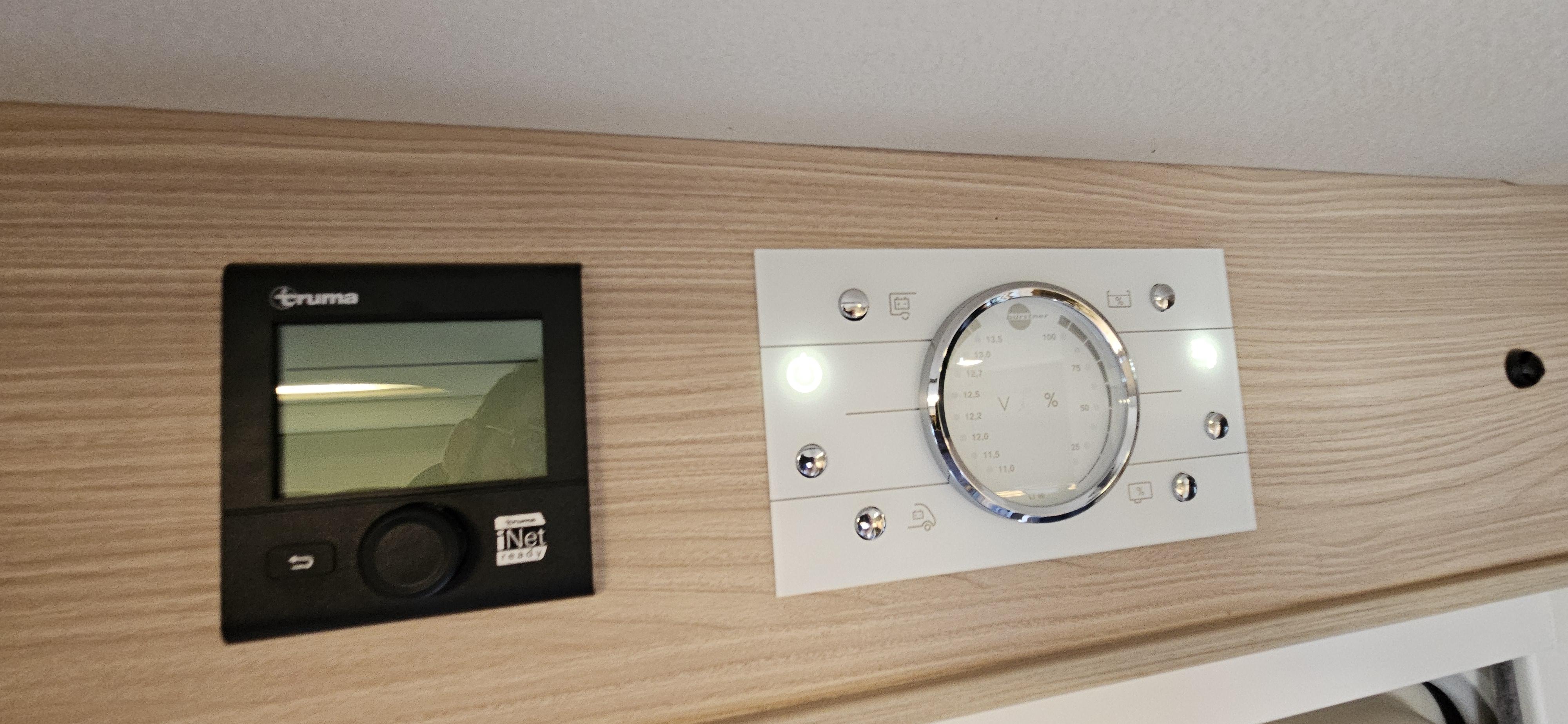  - 13 - BURSTNER IXEO IT 734 