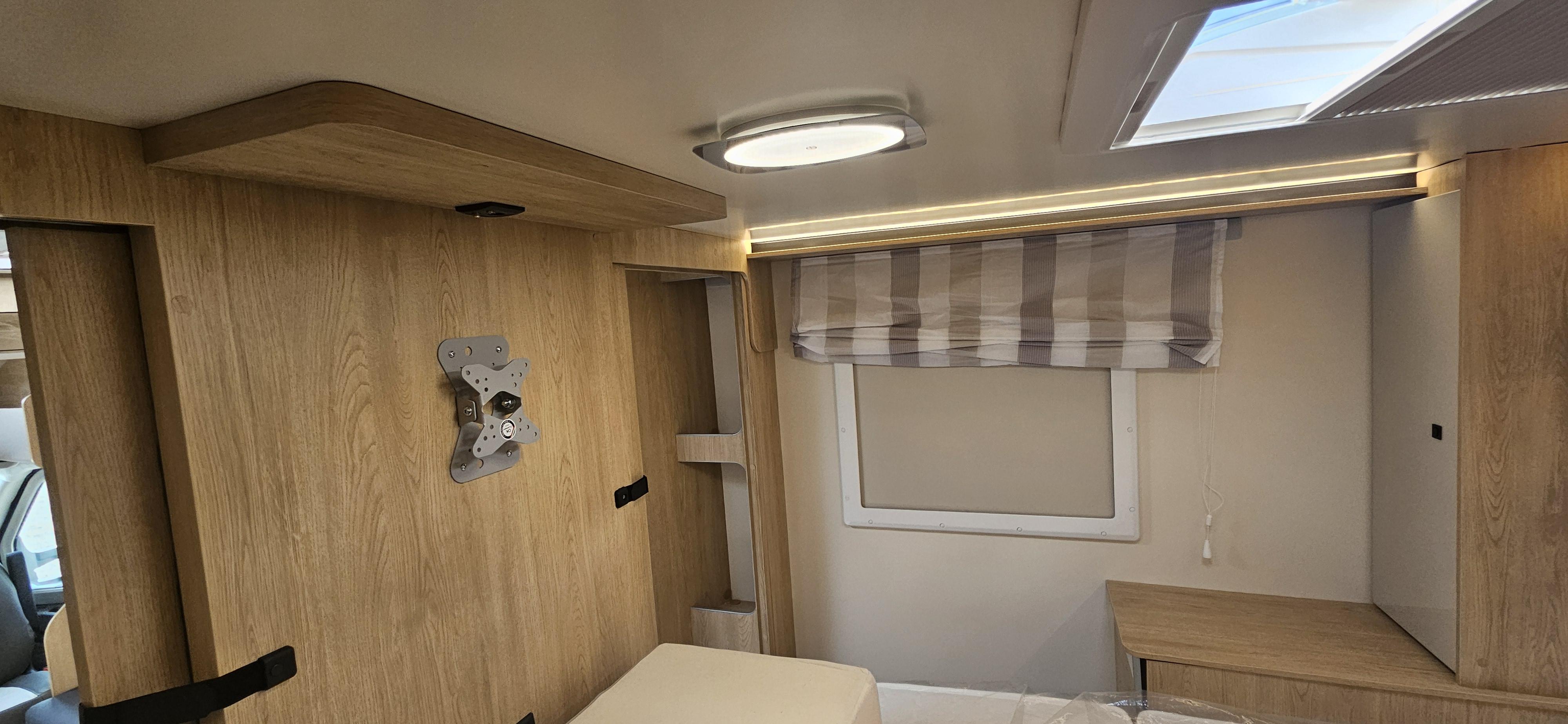  - 27 - CI MANOA 66L XT 