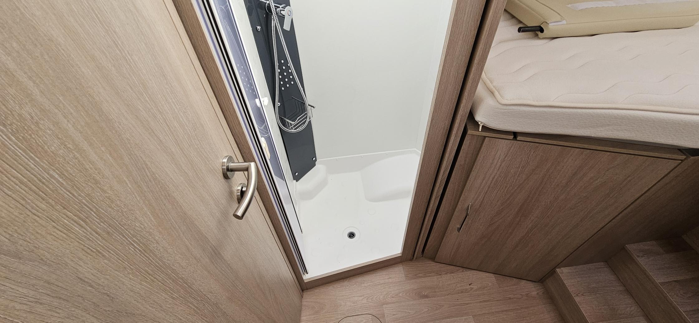  - 8 - RAPIDO 8066 DF PREMIUM EDITION 