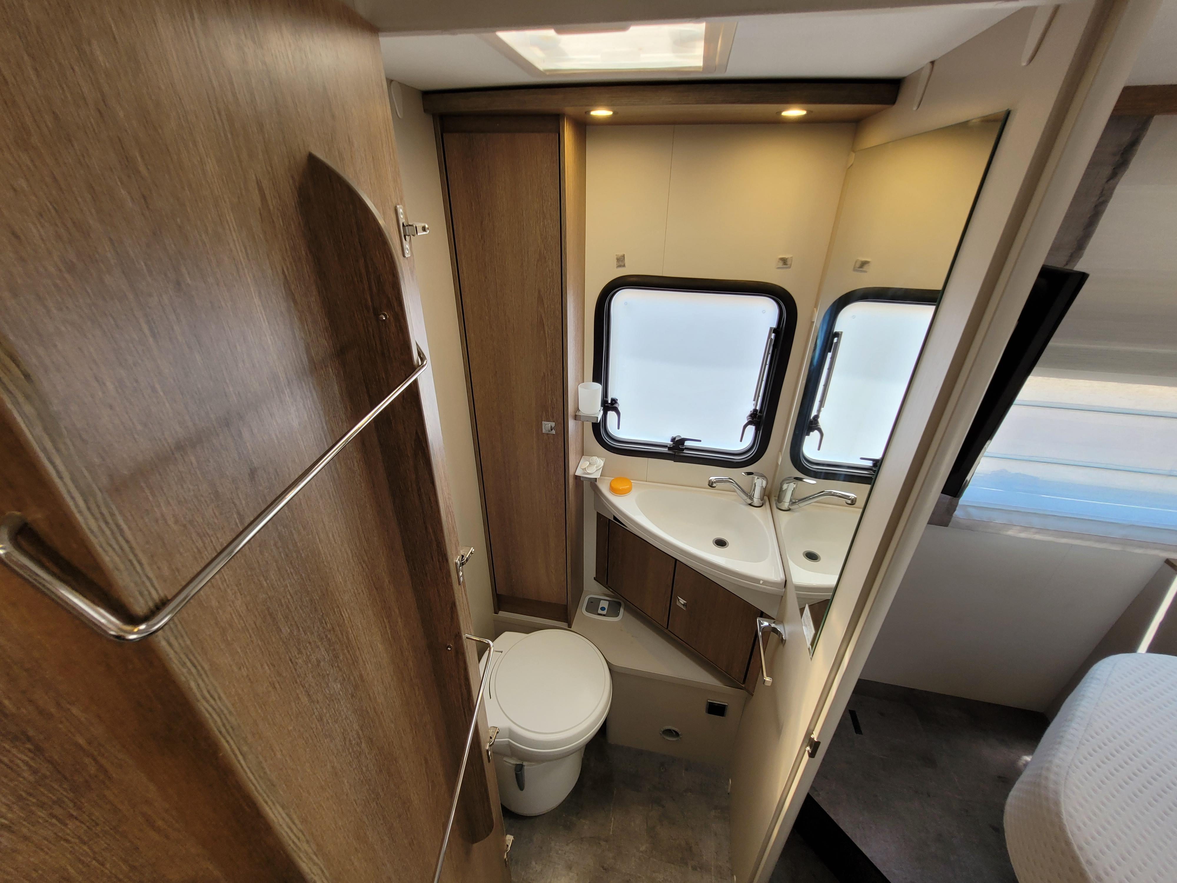  - 14 - DETHLEFFS TREND T 7057 DBL 