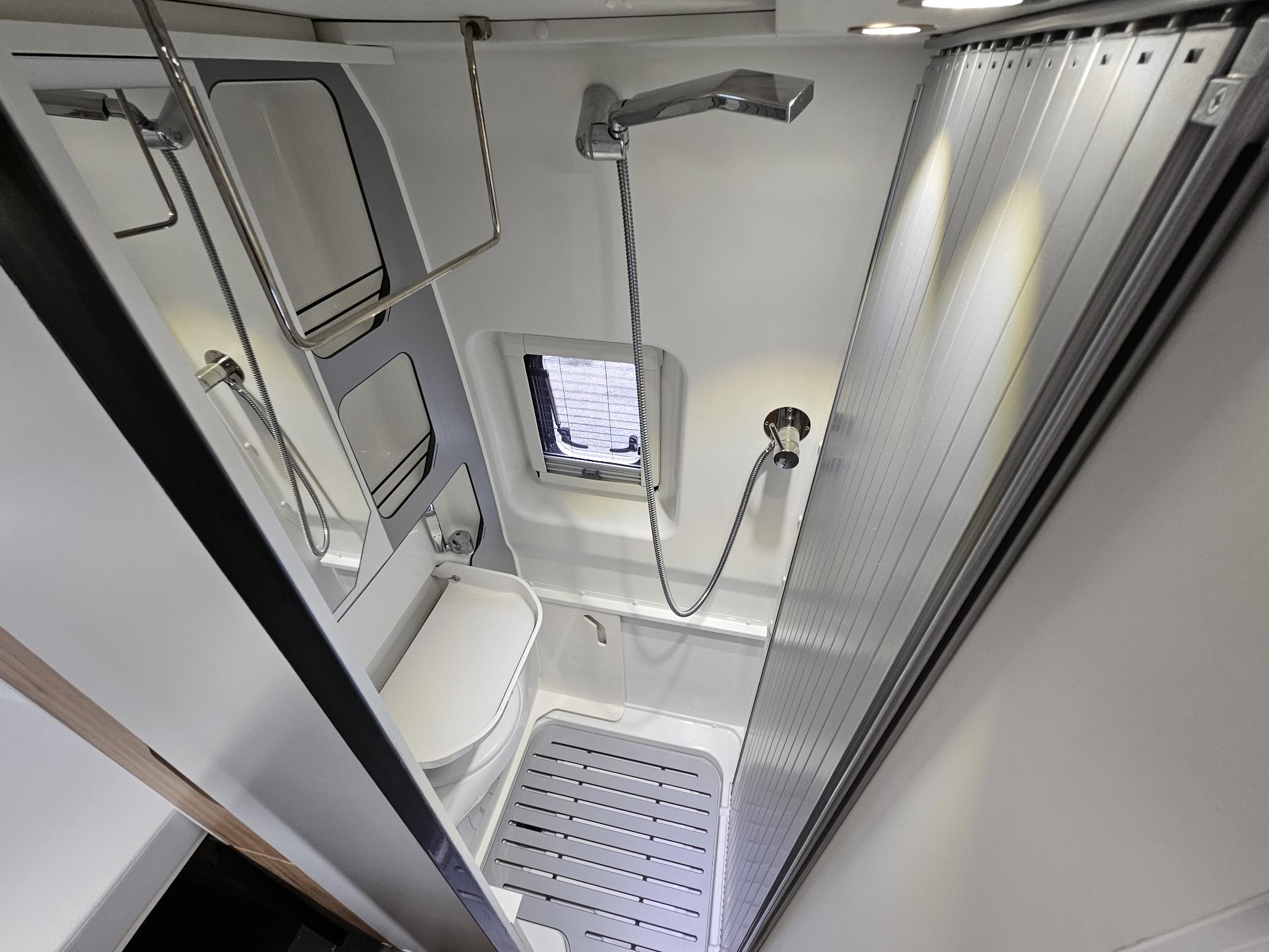  - 11 - BAVARIA K600G 