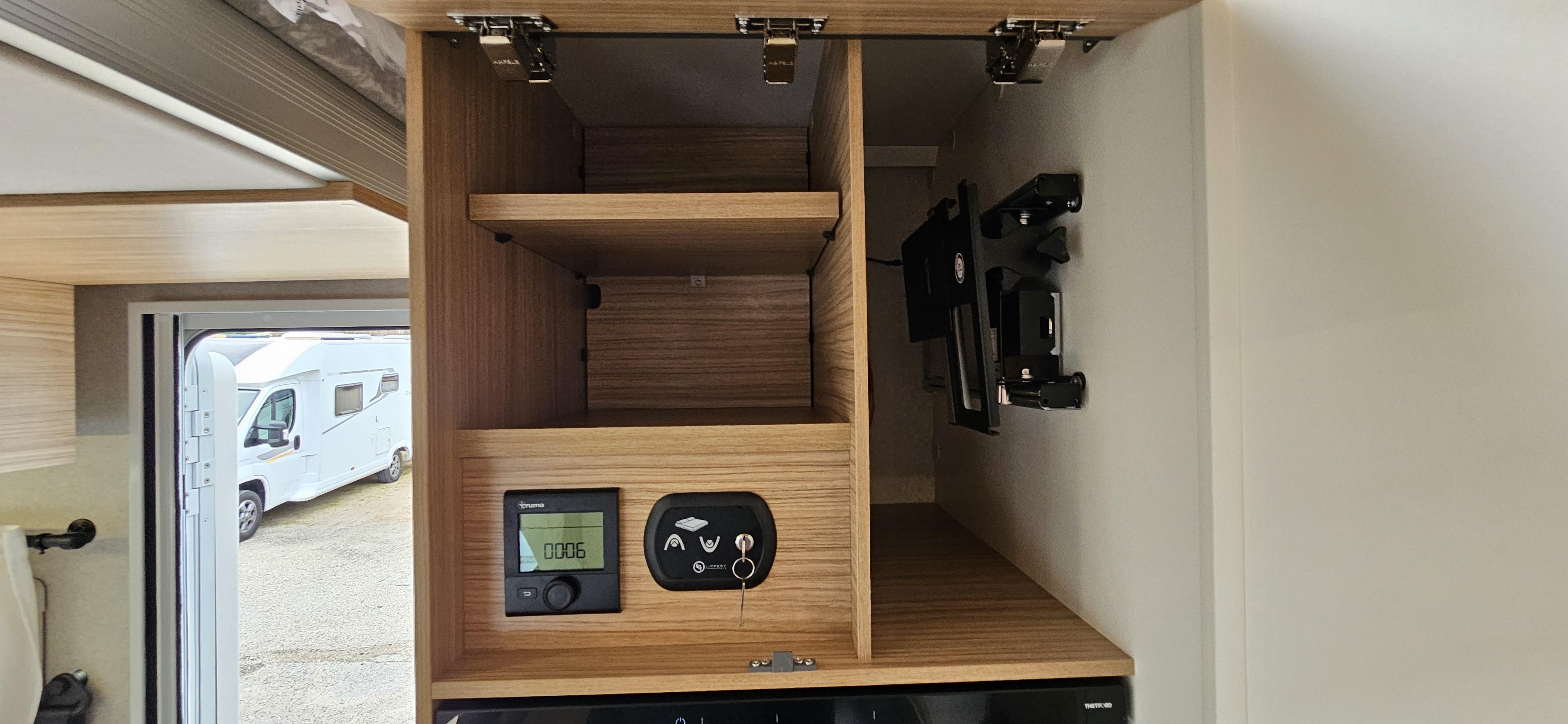  - 15 - BAVARIA T740FC  NOMADE 