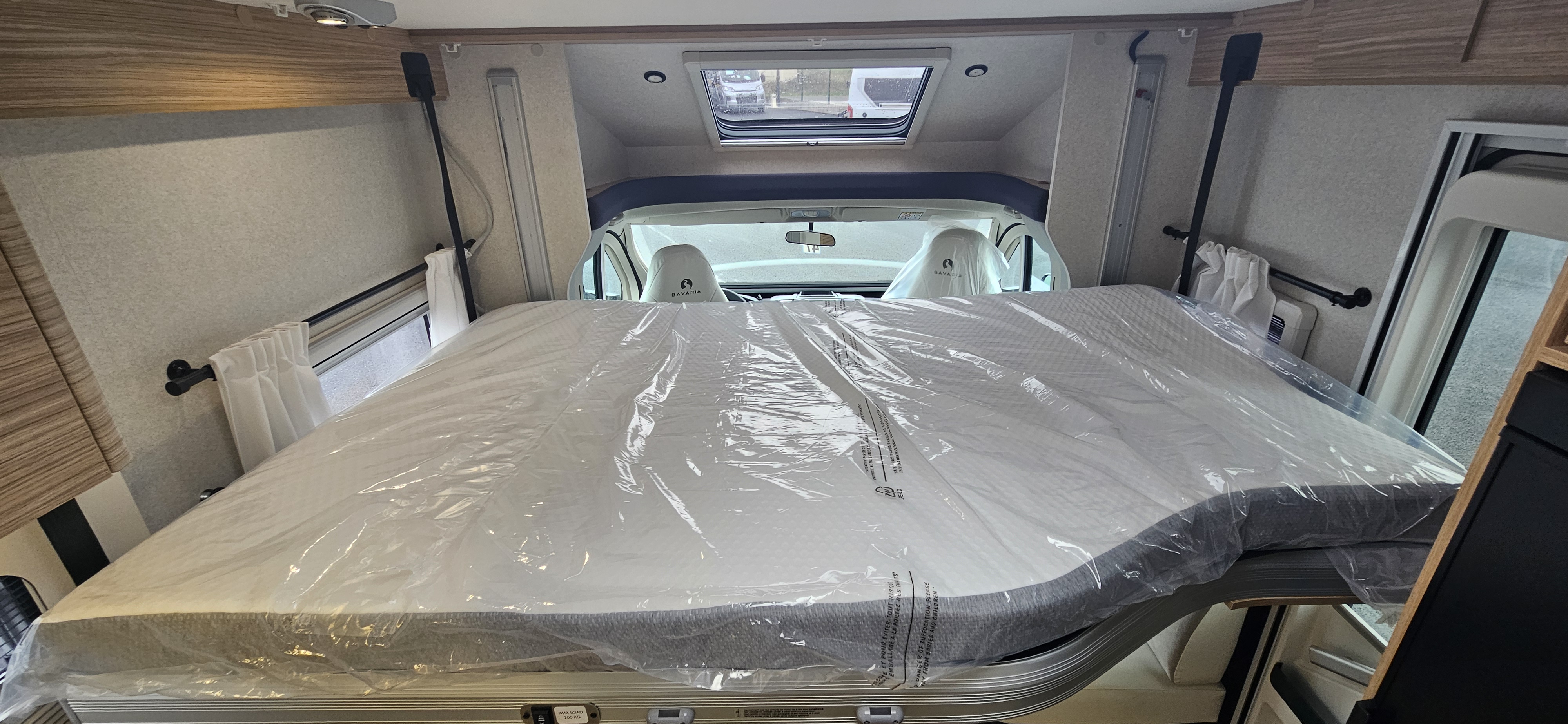  - 2 - BAVARIA T 720 FGJ INTENSE 