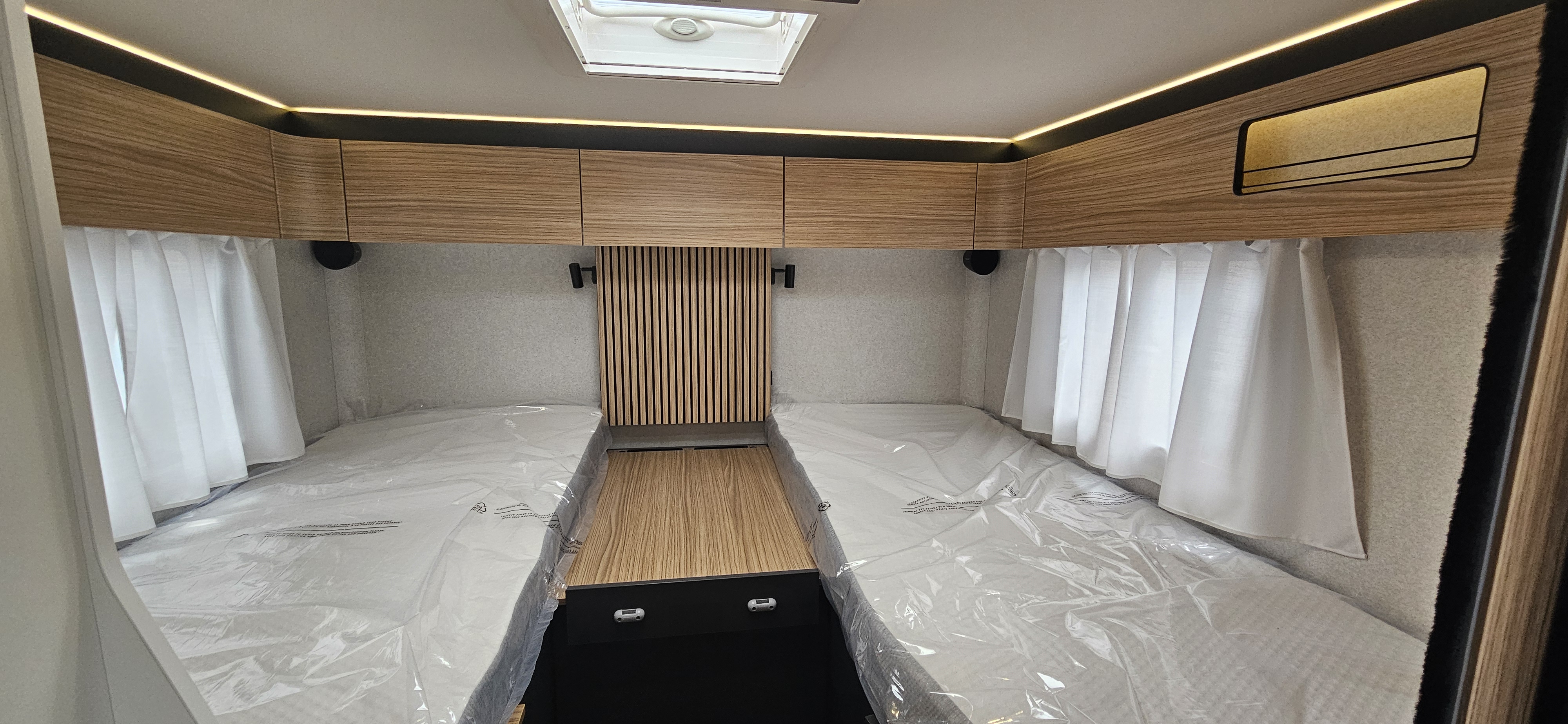  - 12 - BAVARIA T 720 FGJ INTENSE 