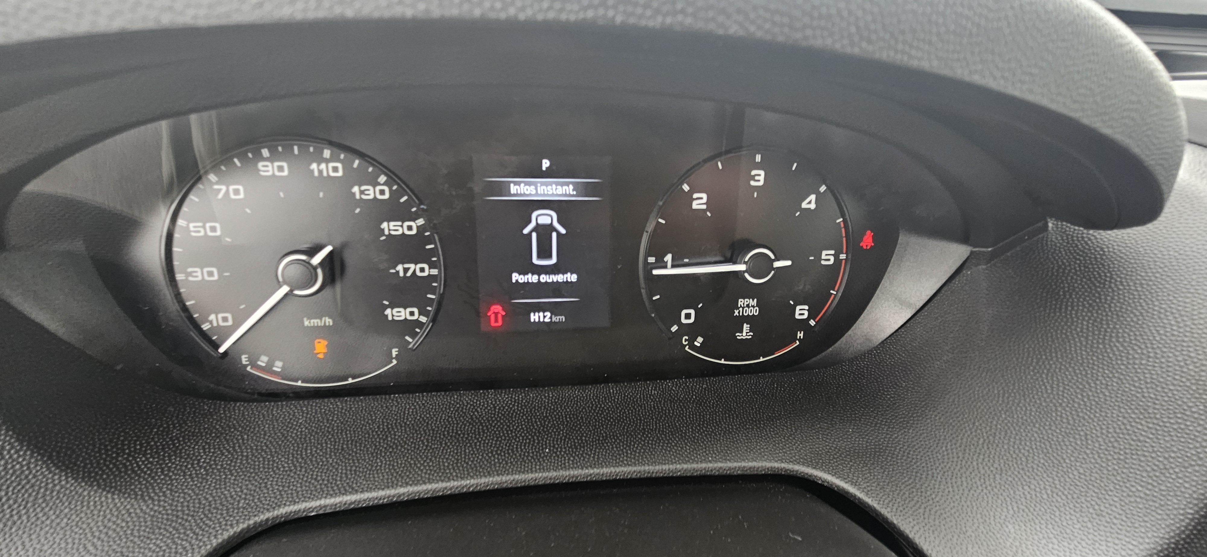  - 31 - BAVARIA T 720 FGJ INTENSE 