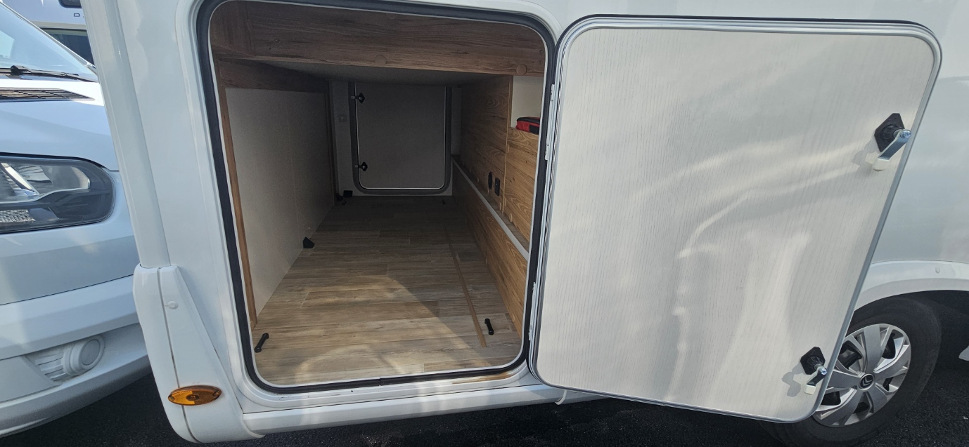  - 4 - BAVARIA T 726 FC NOMADE 