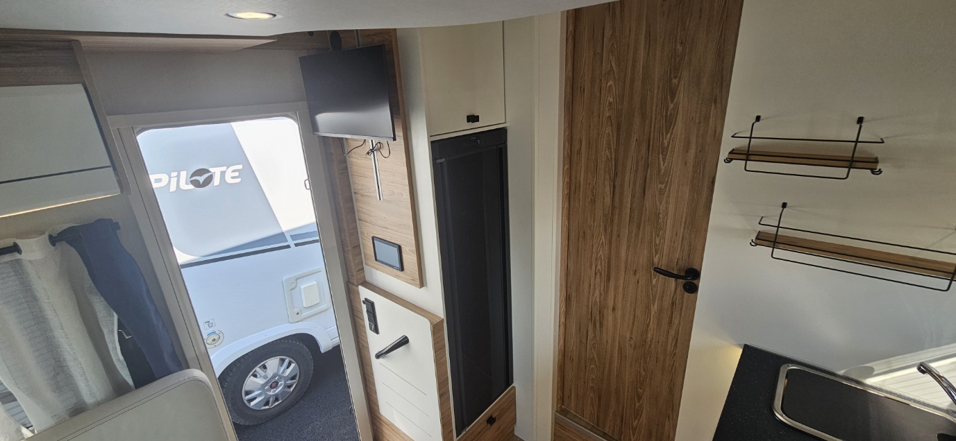  - 16 - BAVARIA T 726 FC NOMADE 