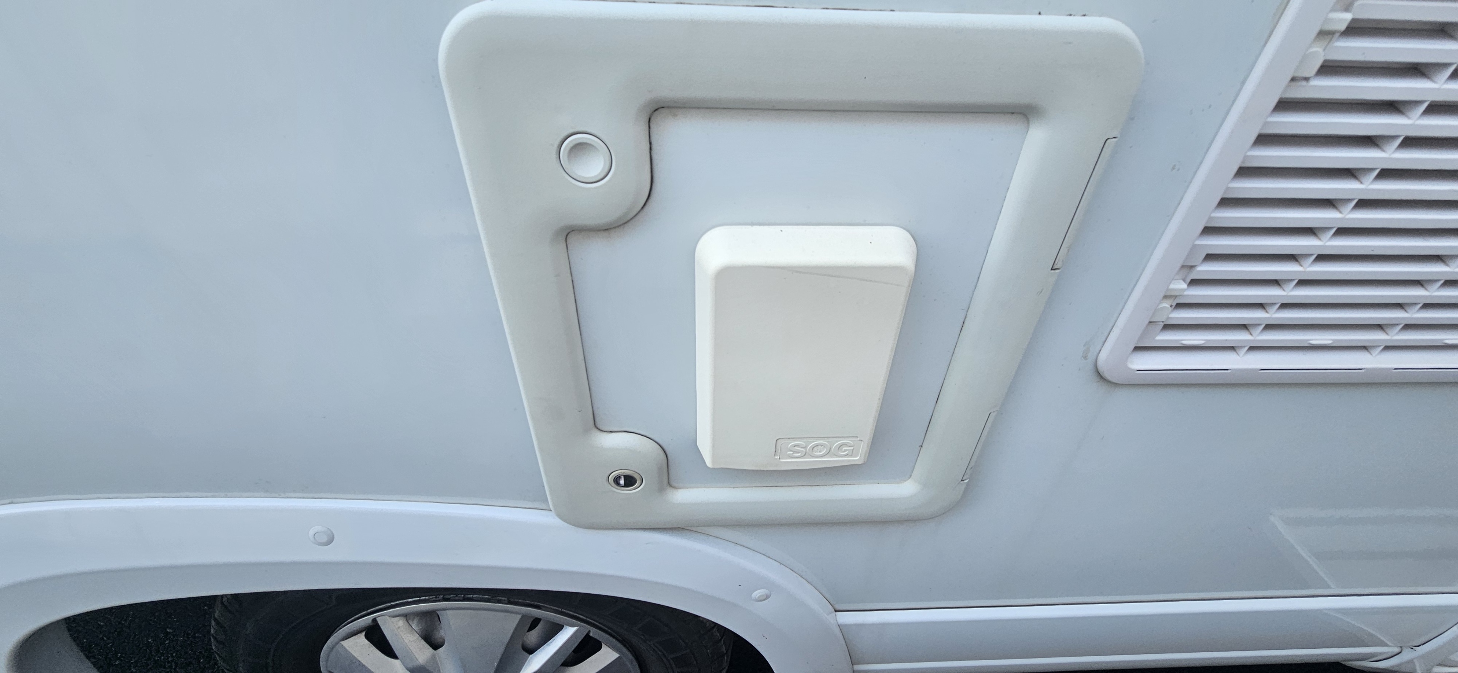  - 4 - PILOTE P746FC SENSATION 