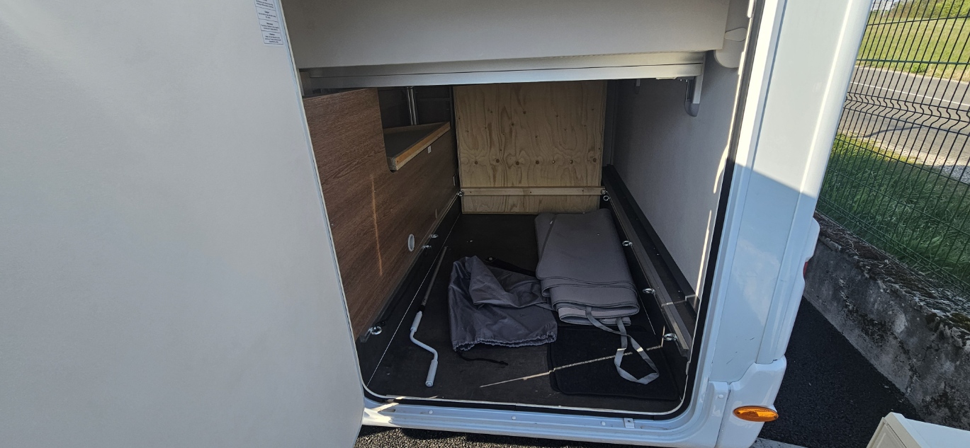  - 5 - DETHLEFFS I 7057 DBL TREND 