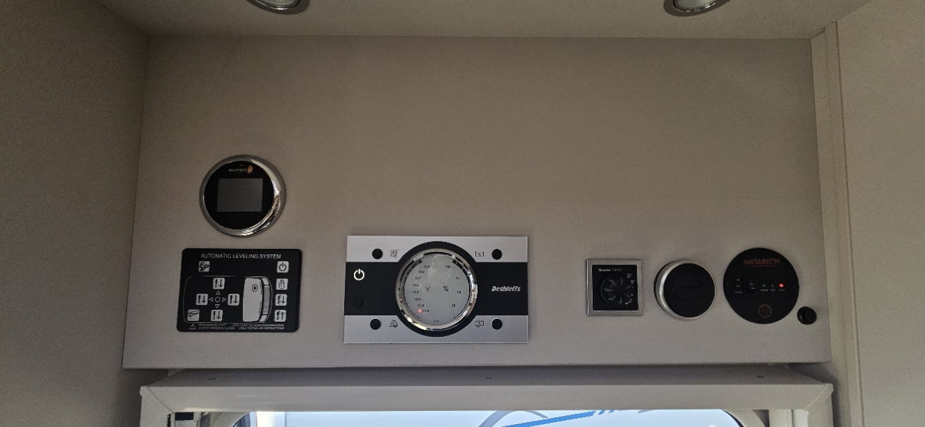  - 15 - DETHLEFFS I 7057 DBL TREND 