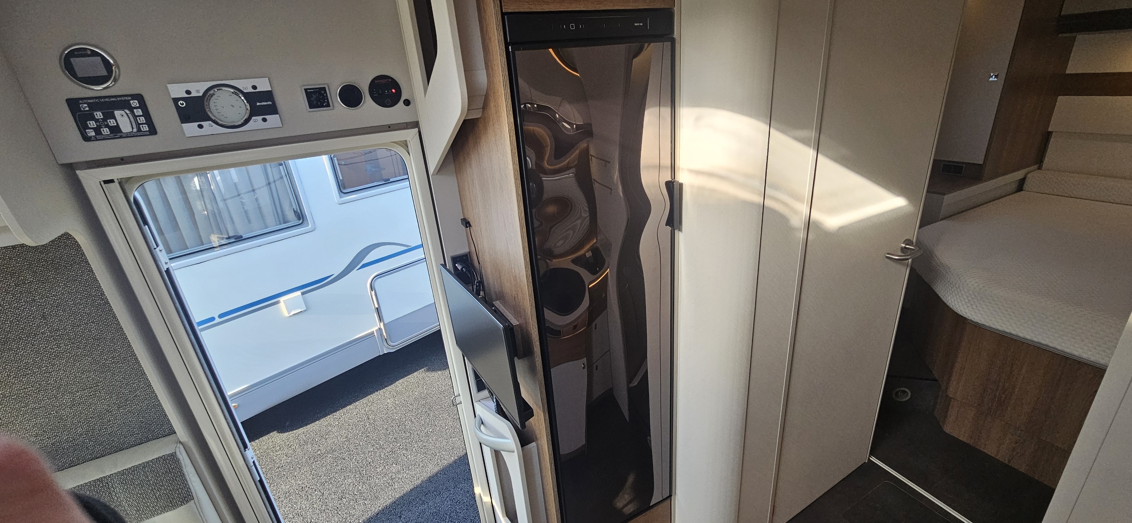  - 18 - DETHLEFFS I 7057 DBL TREND 