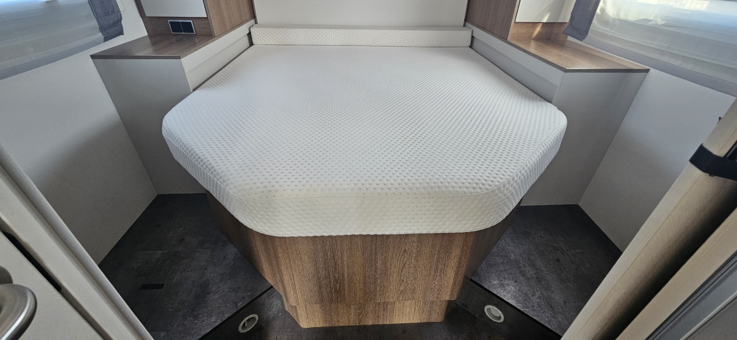  - 22 - DETHLEFFS I 7057 DBL TREND 