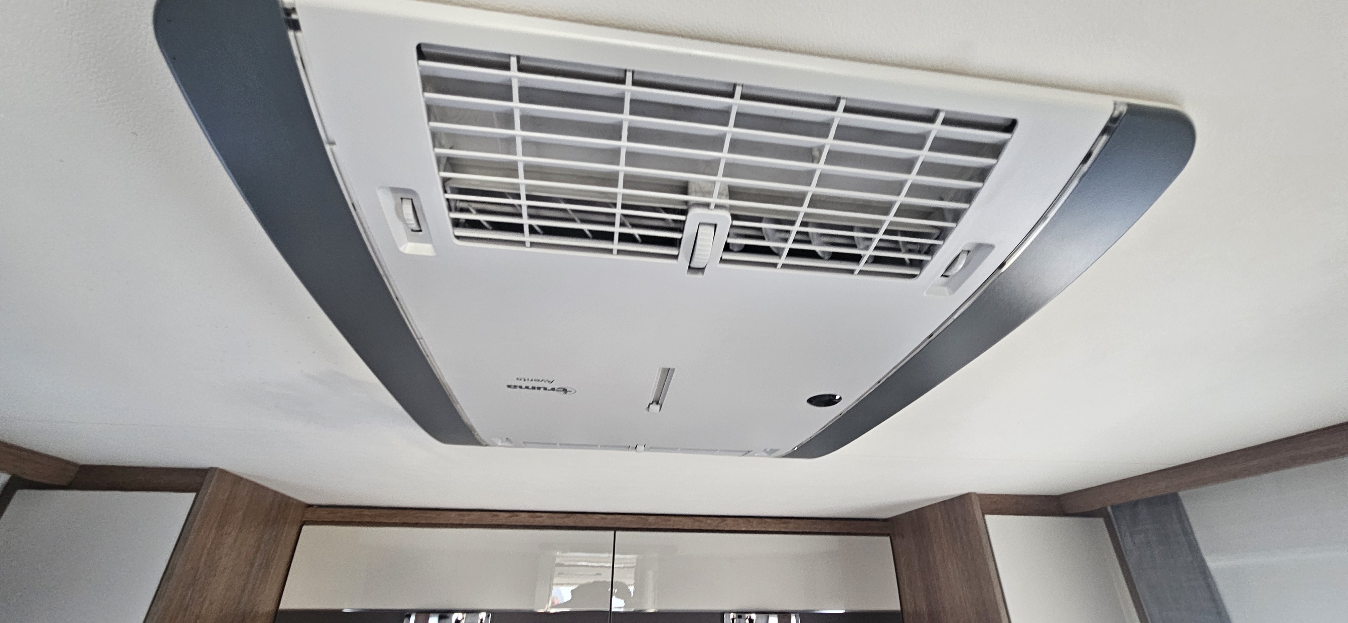  - 24 - DETHLEFFS I 7057 DBL TREND 