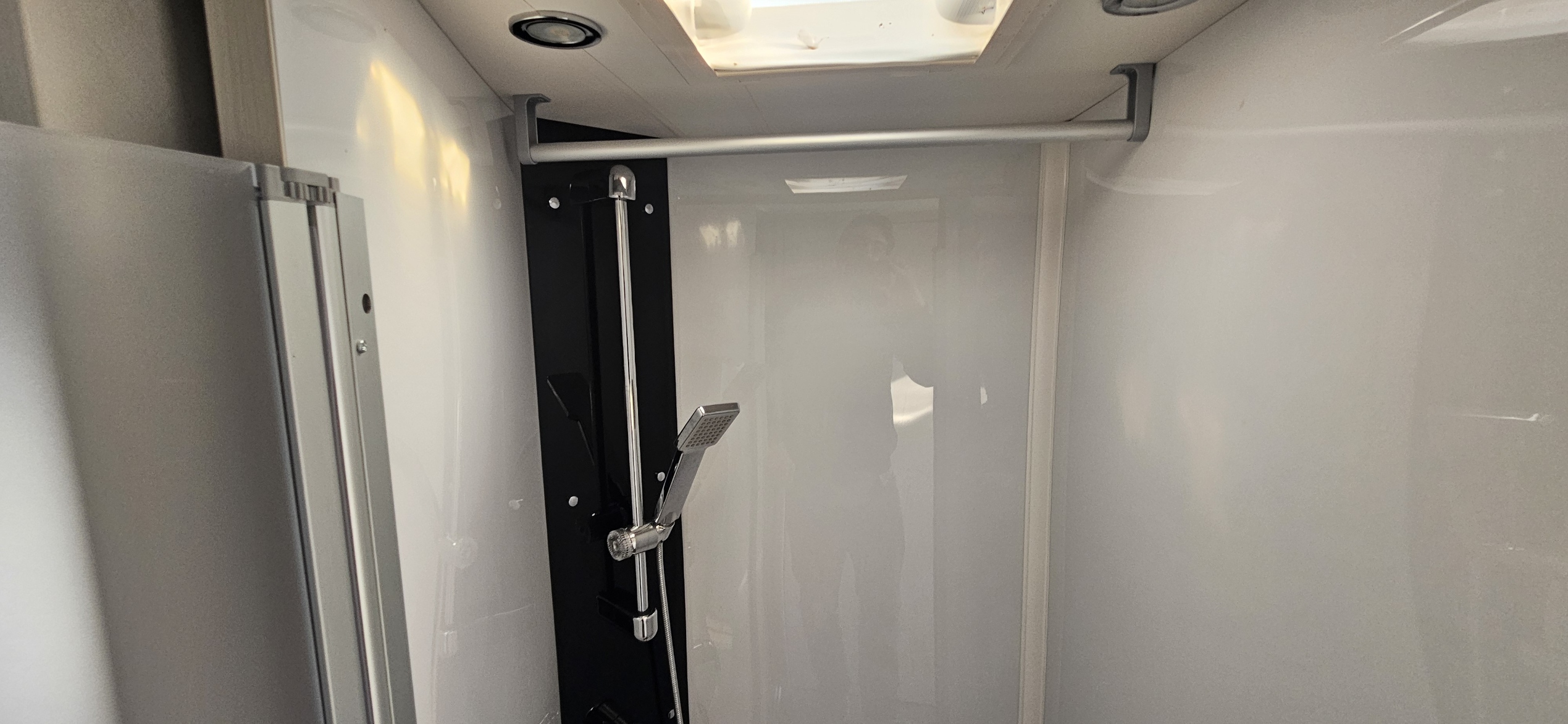  - 28 - DETHLEFFS I 7057 DBL TREND 