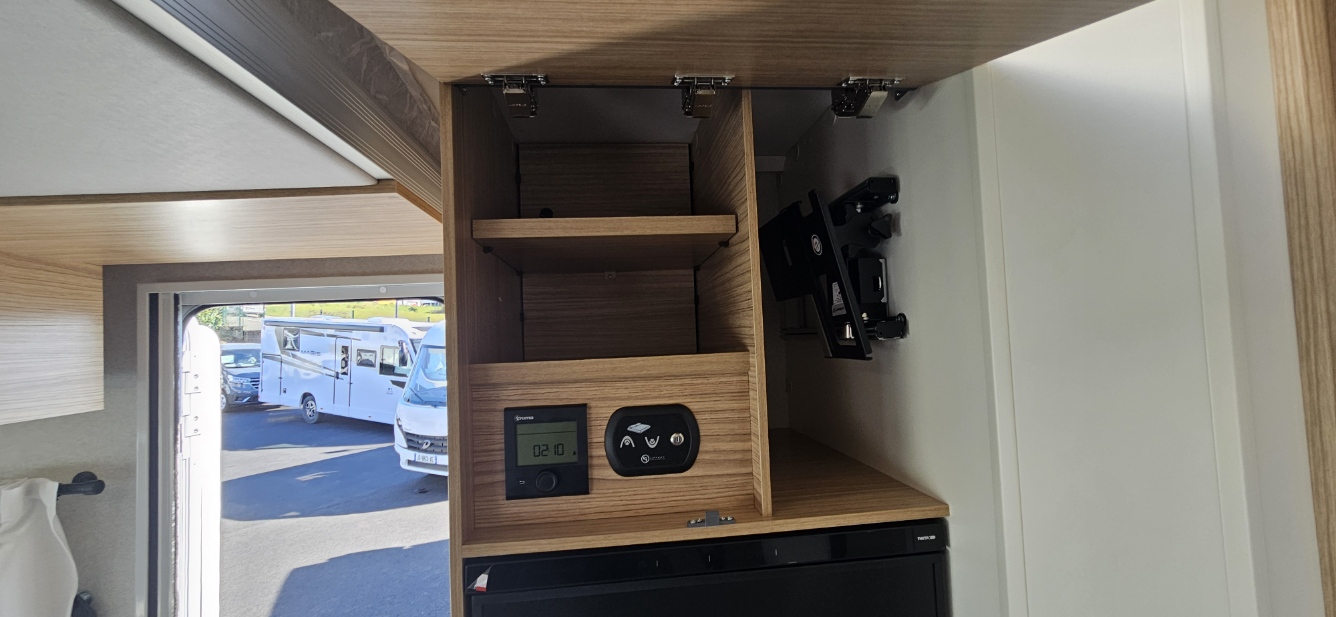  - 14 - BAVARIA T 740 FC NOMADE 