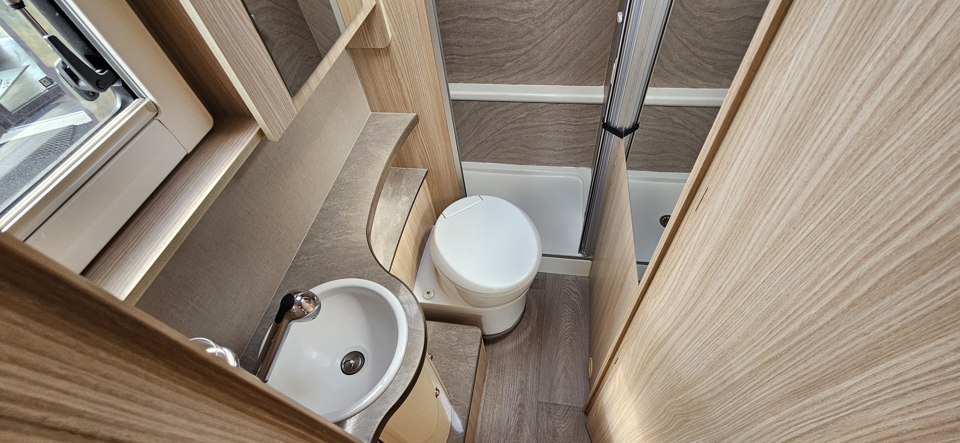  - 1 - FLORIUM BAXTER 60 LG 