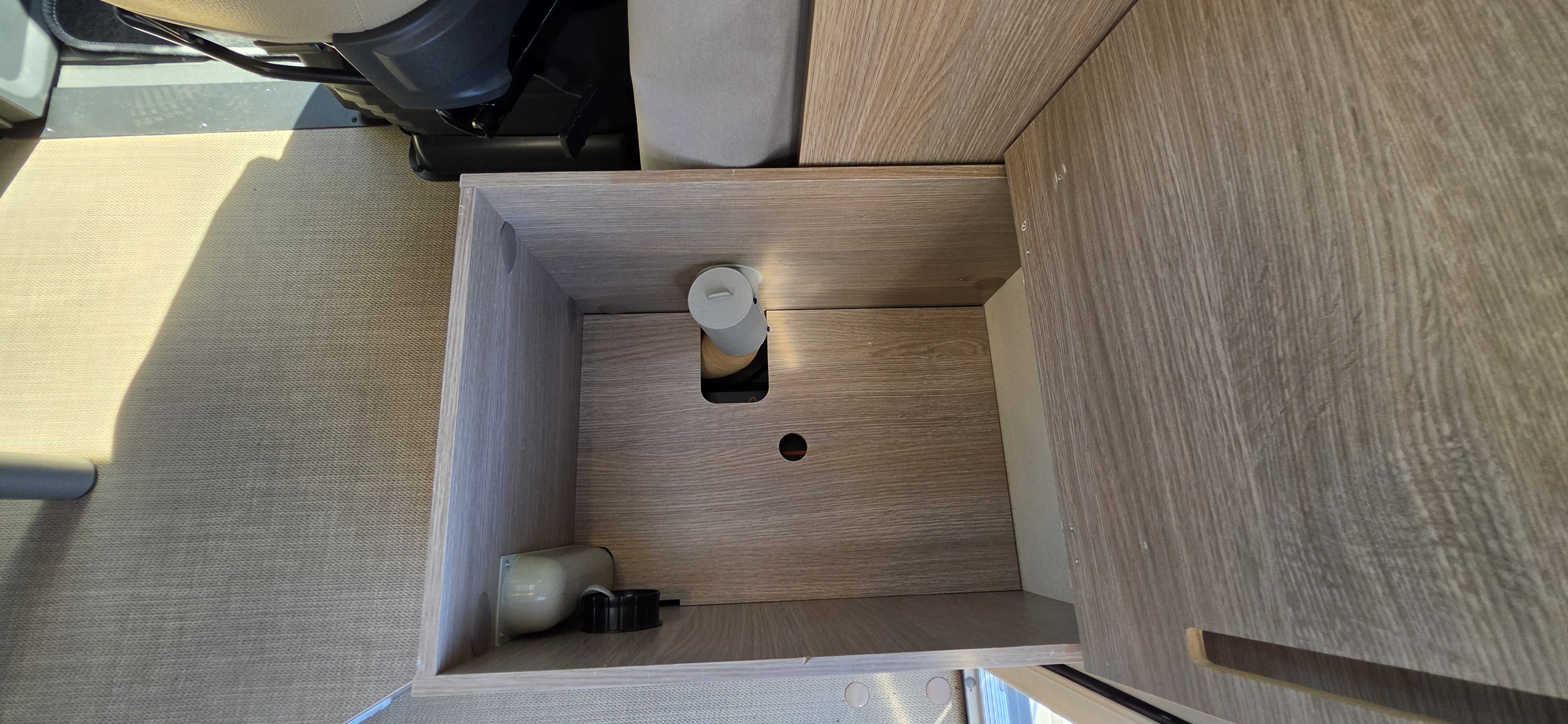  - 9 - BURSTNER NEXXO VAN T620G 
