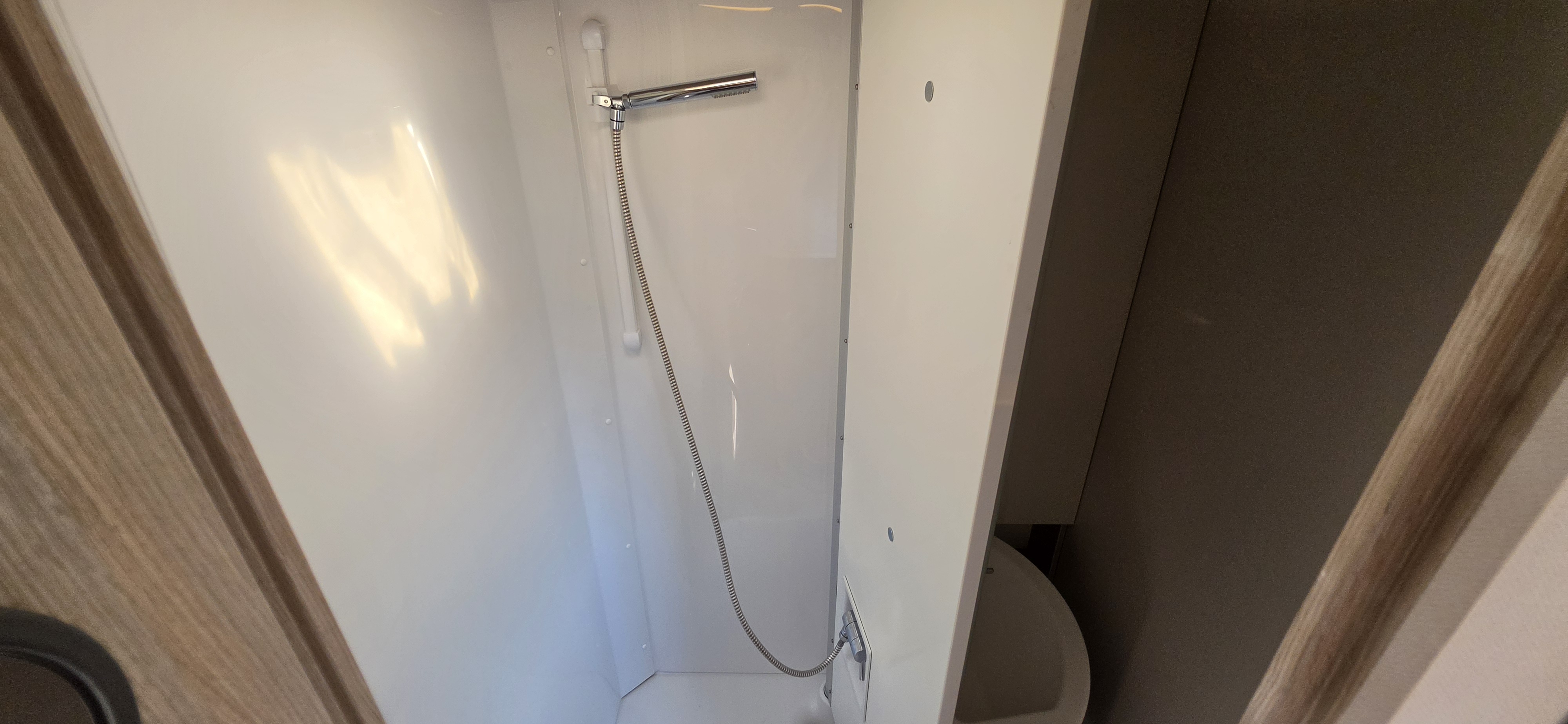  - 21 - BURSTNER NEXXO VAN T620G 