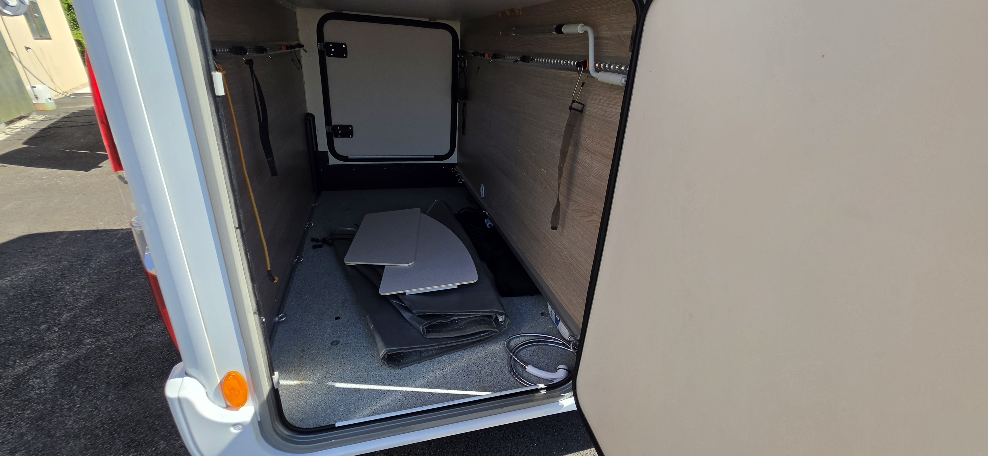  - 27 - BURSTNER NEXXO VAN T620G 
