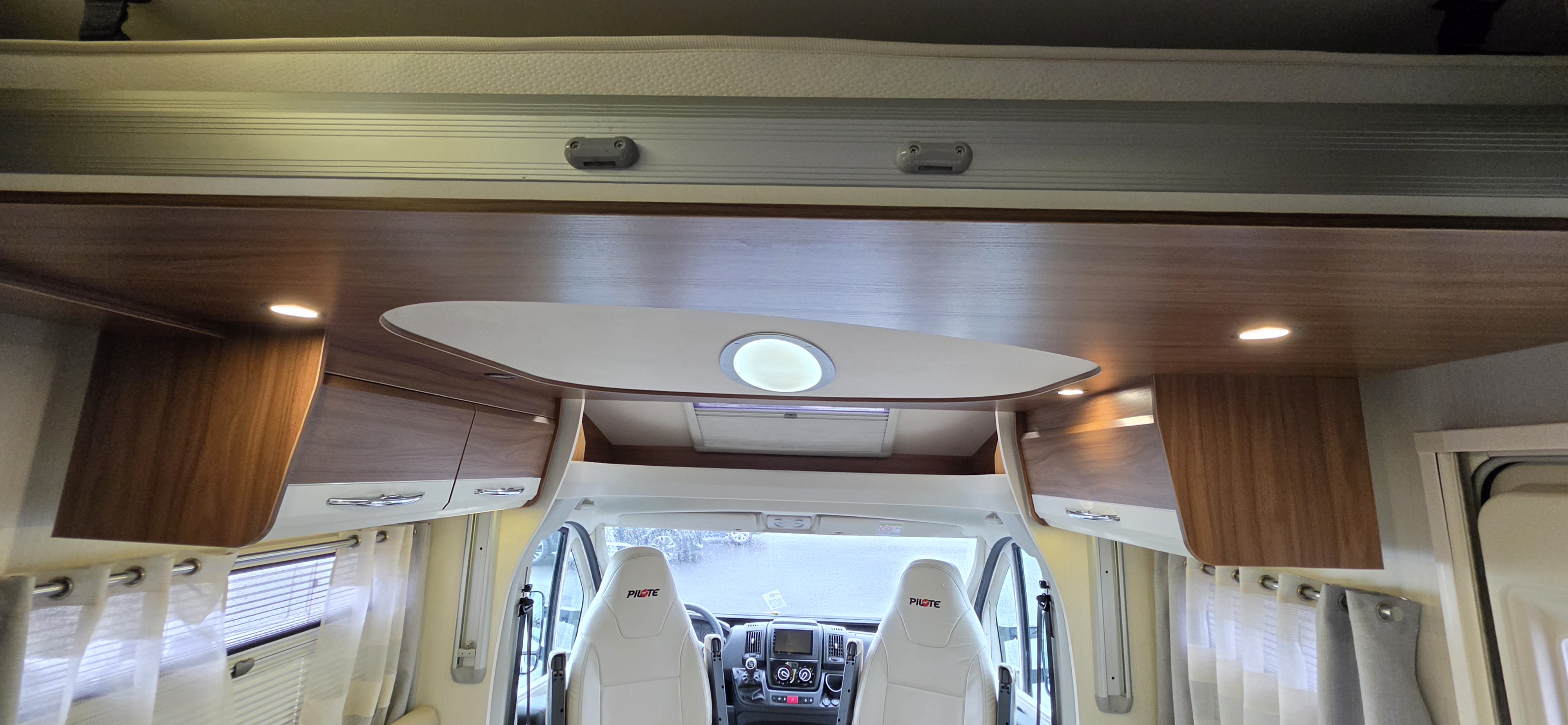  - 8 - PILOTE P 746 FC ESSENTIEL 