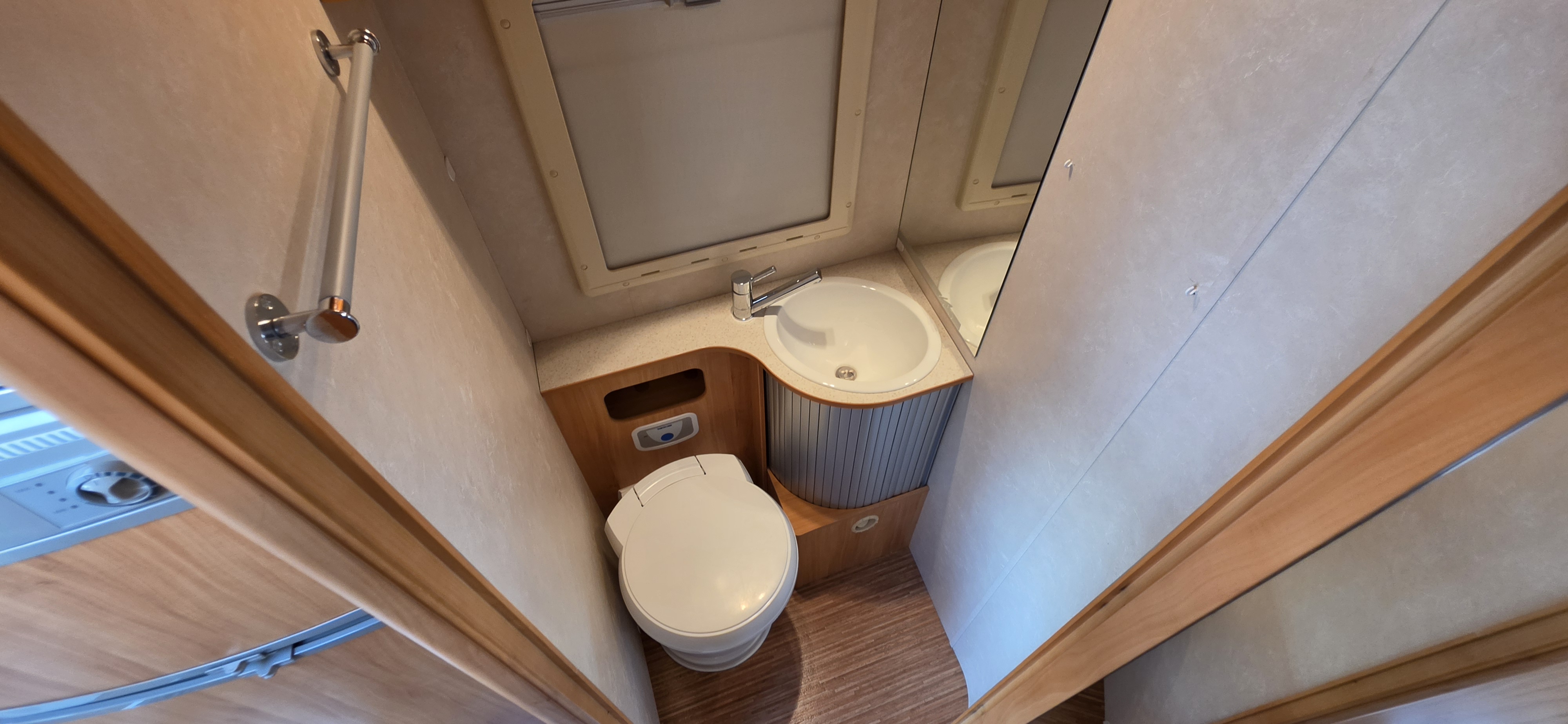 - 17 - ADRIA CORAL S690SP 