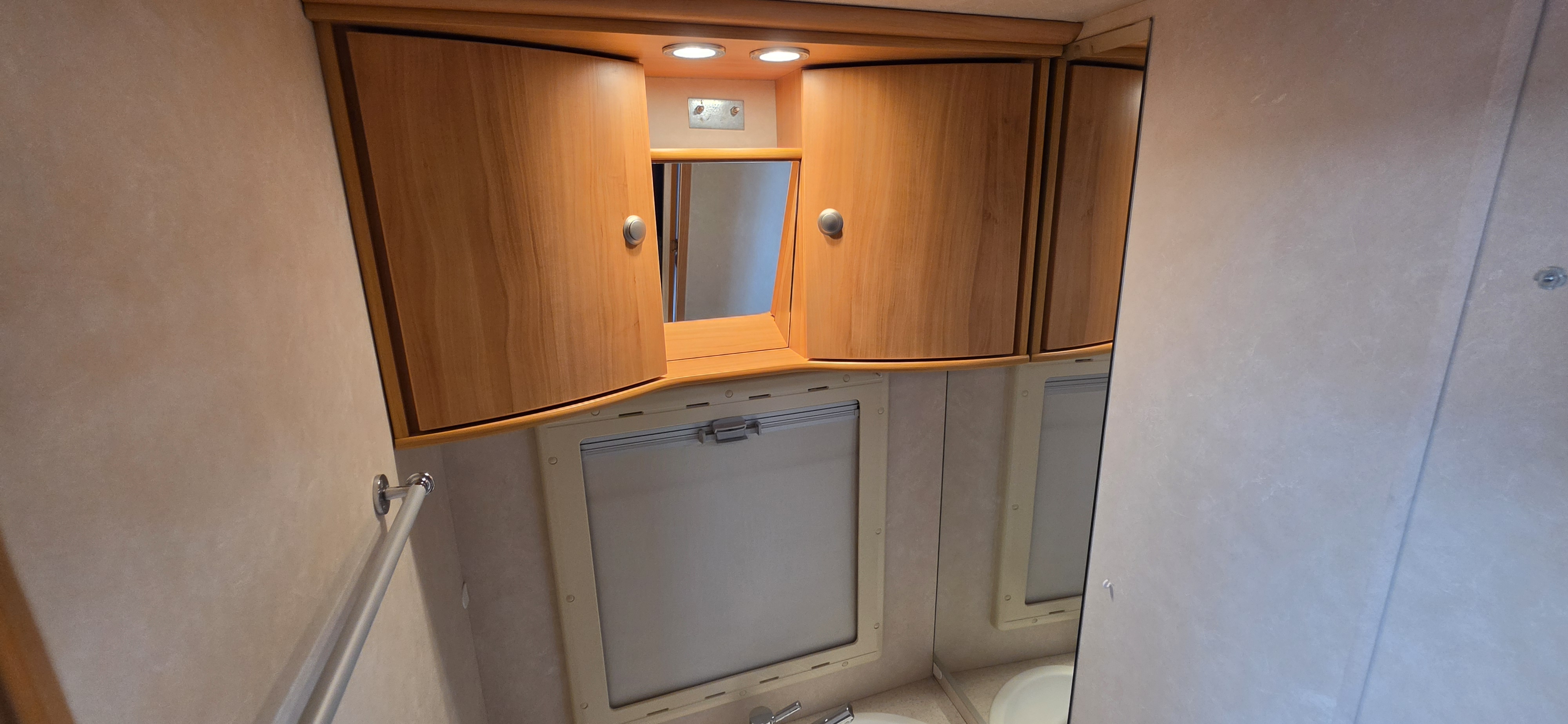  - 19 - ADRIA CORAL S690SP 
