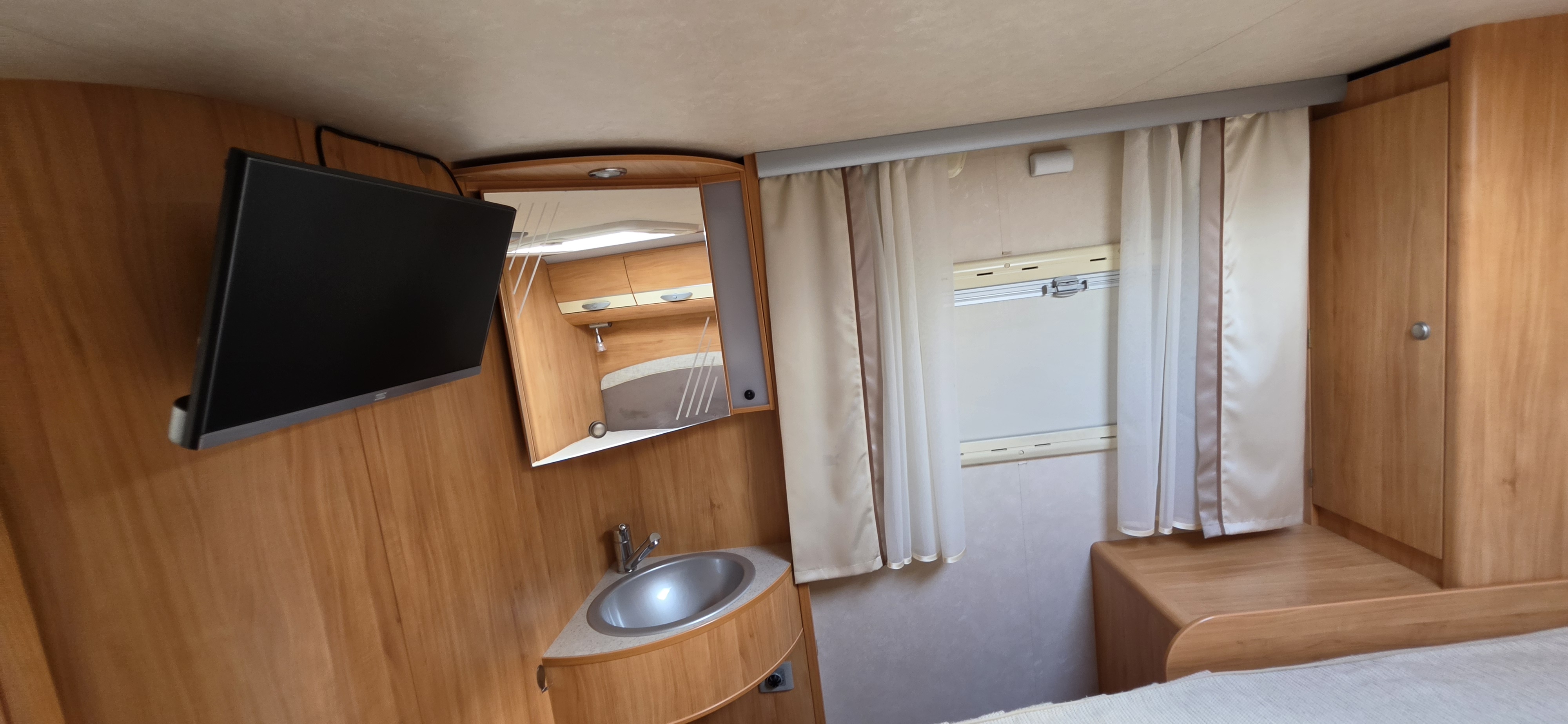  - 22 - ADRIA CORAL S690SP 