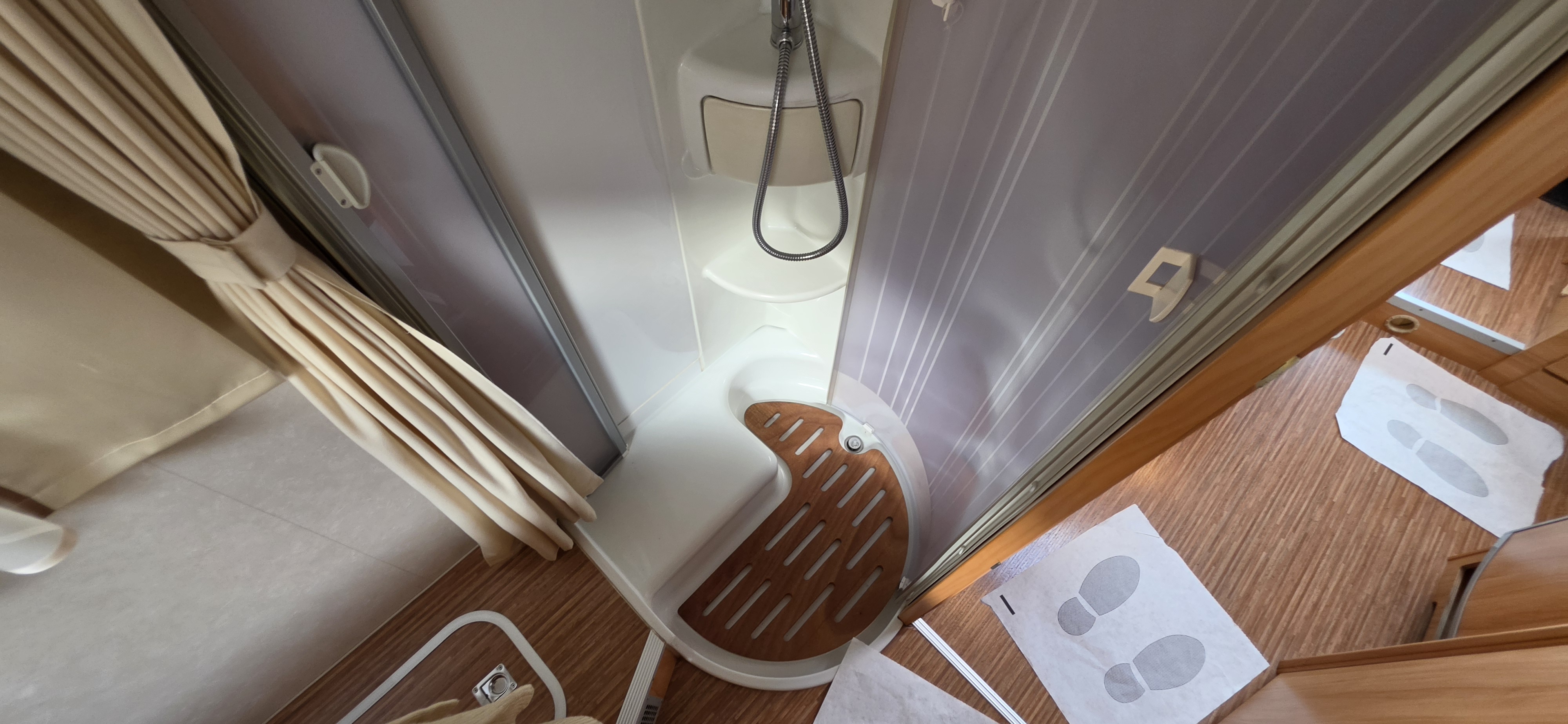  - 23 - ADRIA CORAL S690SP 