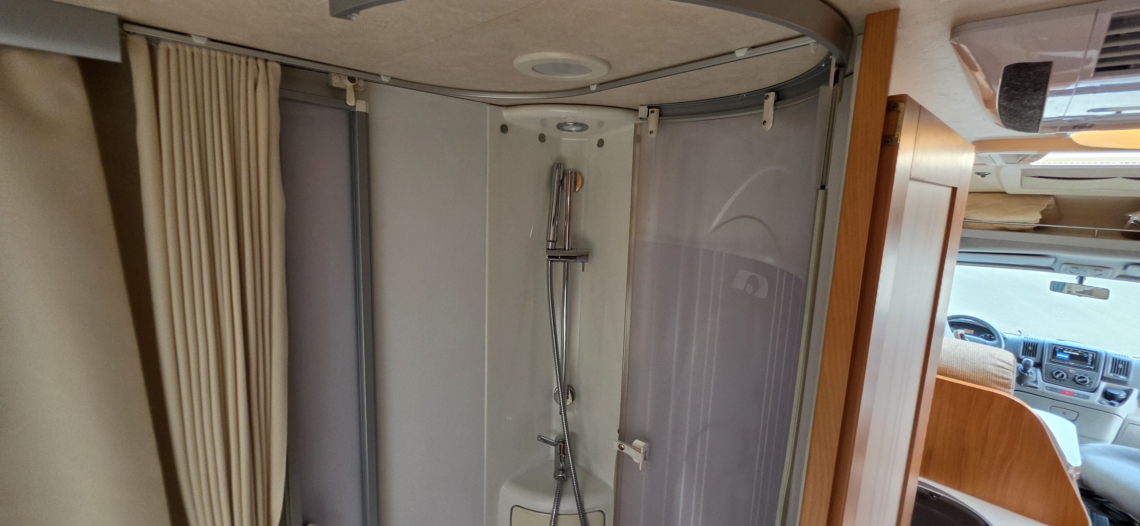  - 24 - ADRIA CORAL S690SP 