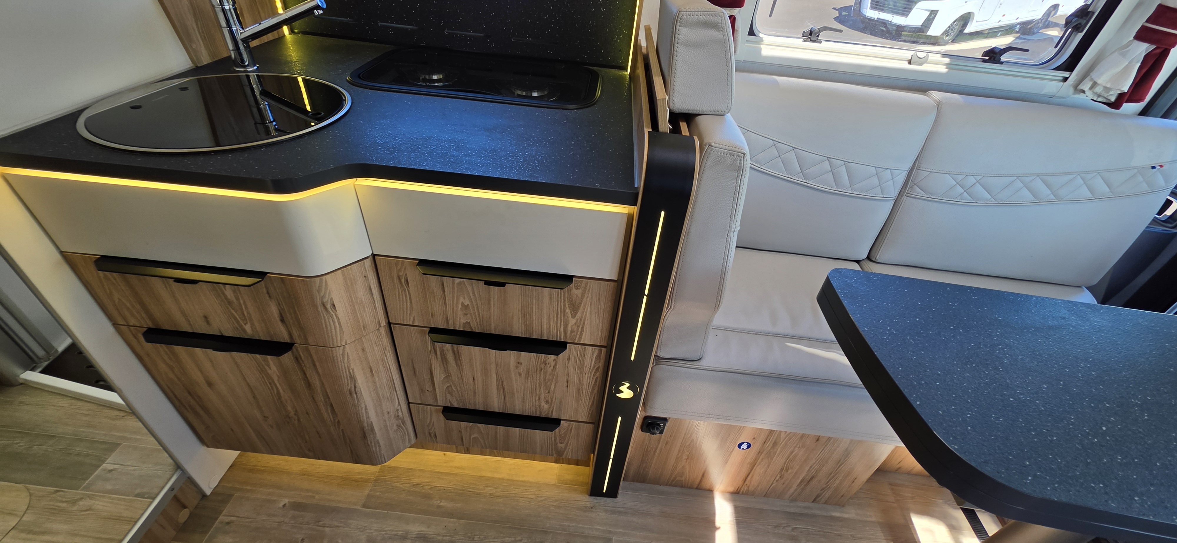 - 9 - BAVARIA ALLURE 741 FGJ 
