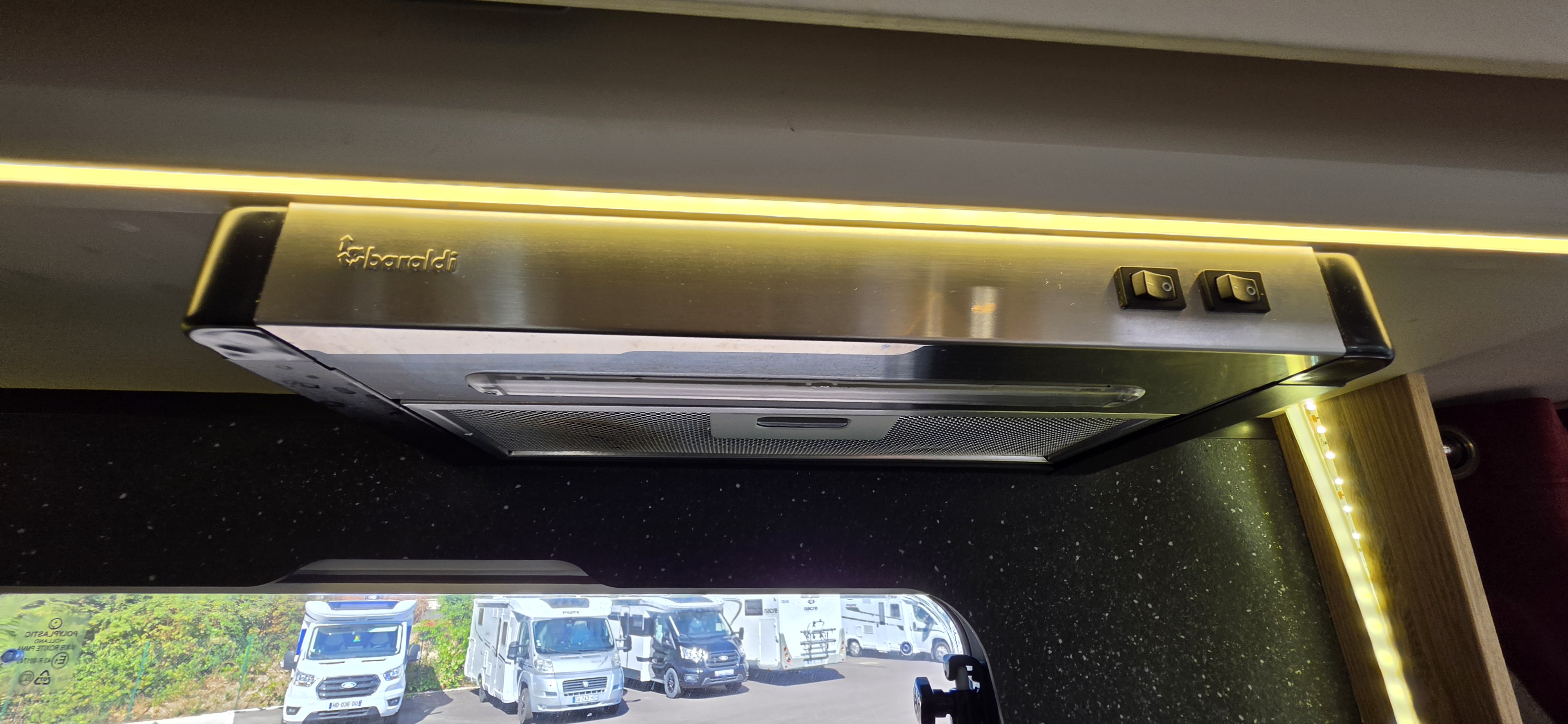  - 11 - BAVARIA ALLURE 741 FGJ 