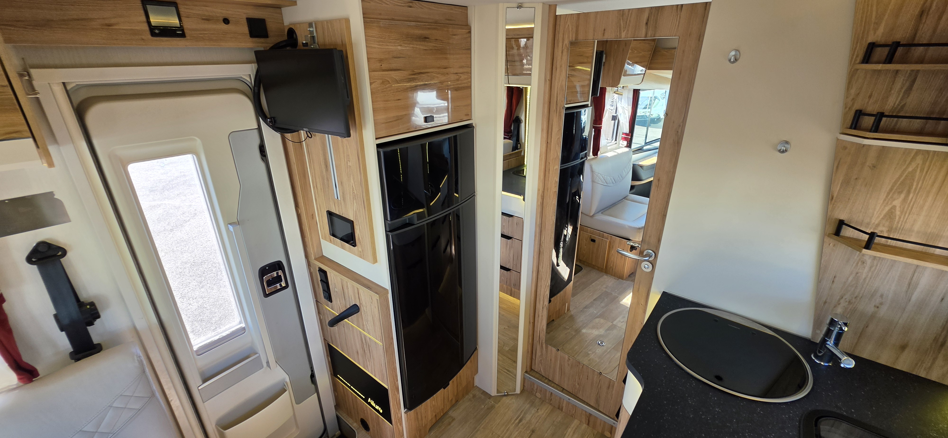  - 14 - BAVARIA ALLURE 741 FGJ 