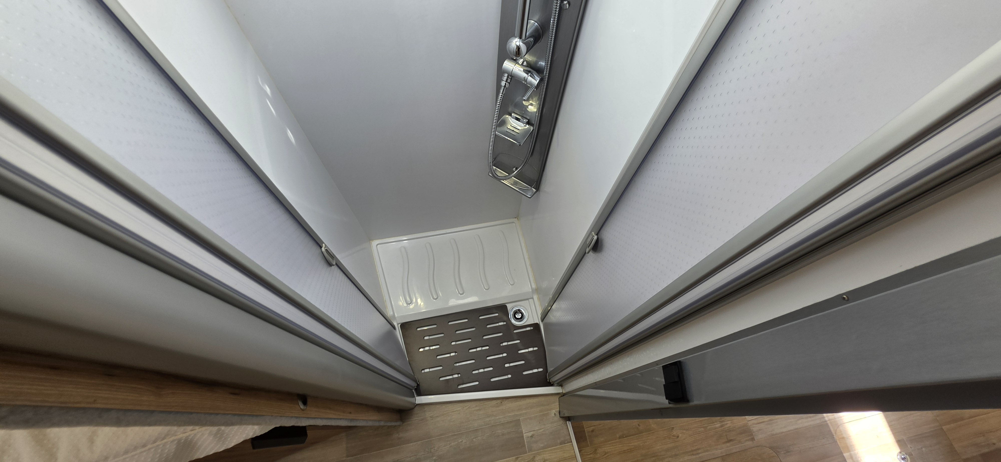  - 22 - BAVARIA ALLURE 741 FGJ 