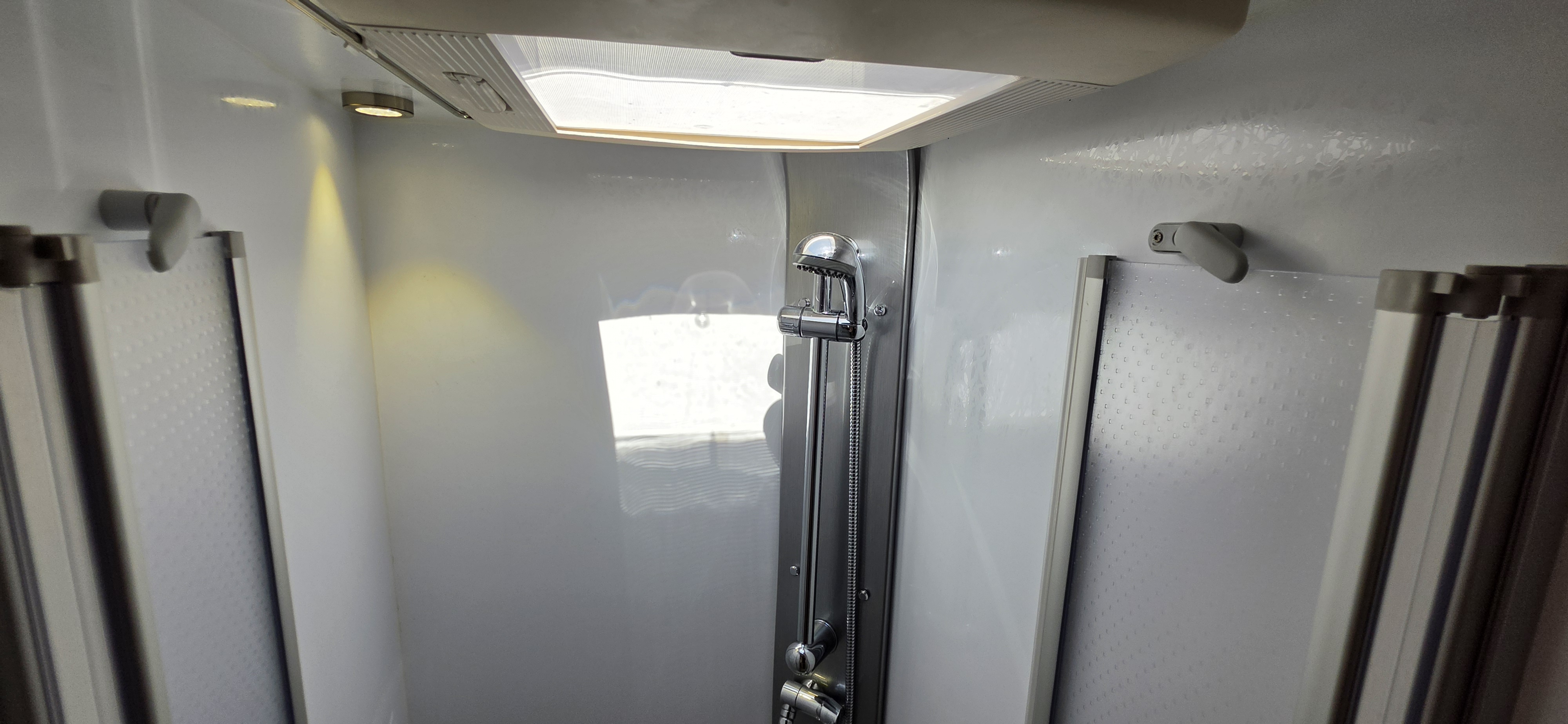  - 23 - BAVARIA ALLURE 741 FGJ 