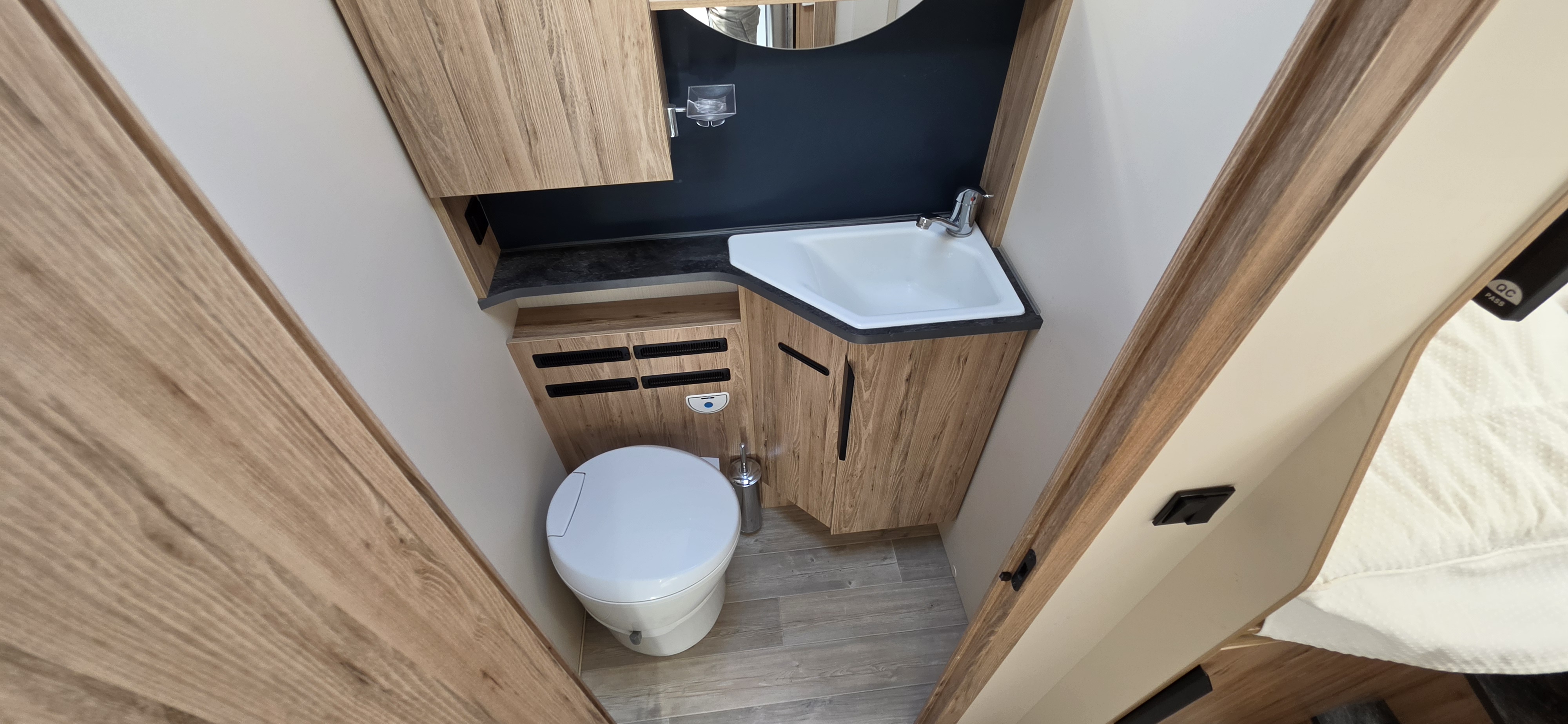  - 24 - BAVARIA ALLURE 741 FGJ 