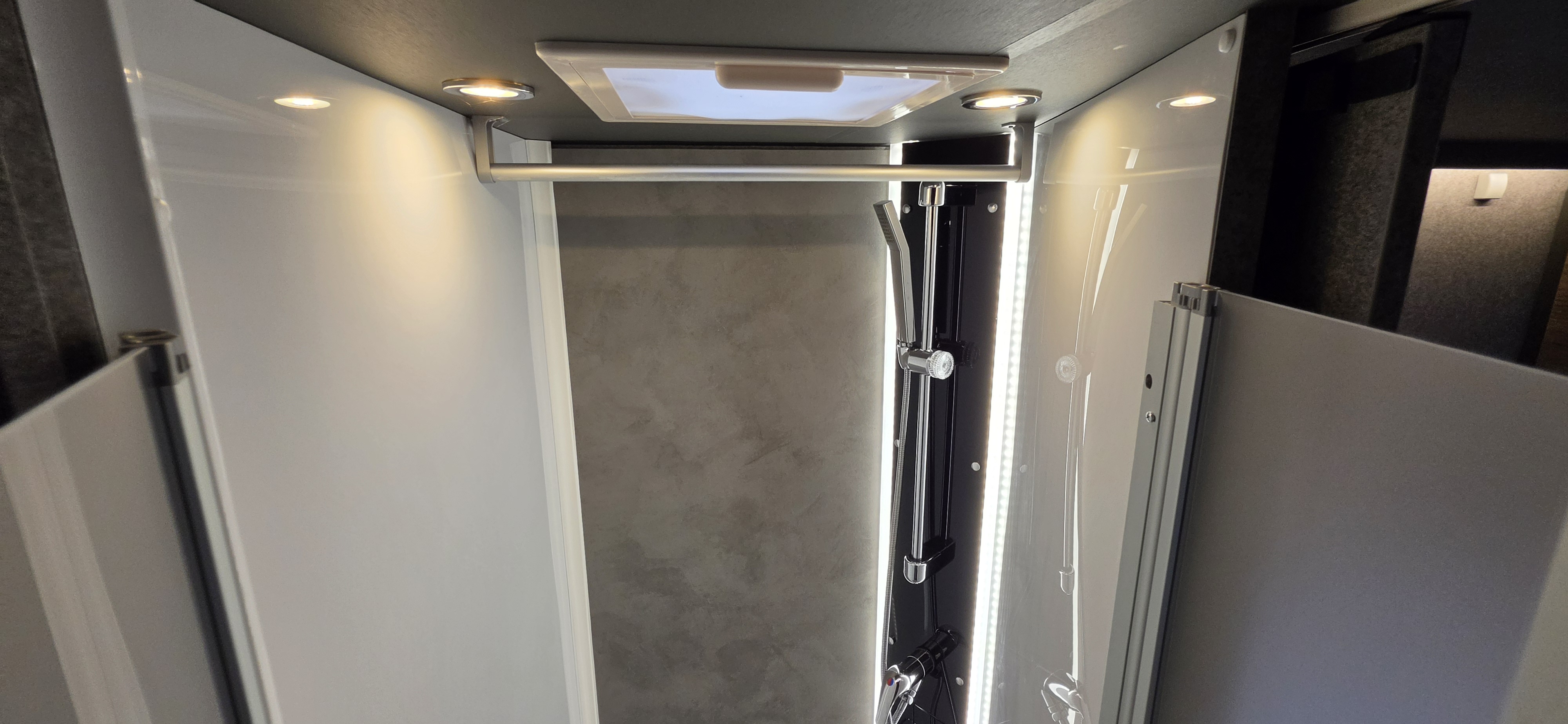  - 7 - DETHLEFFS T 7057 DBL 