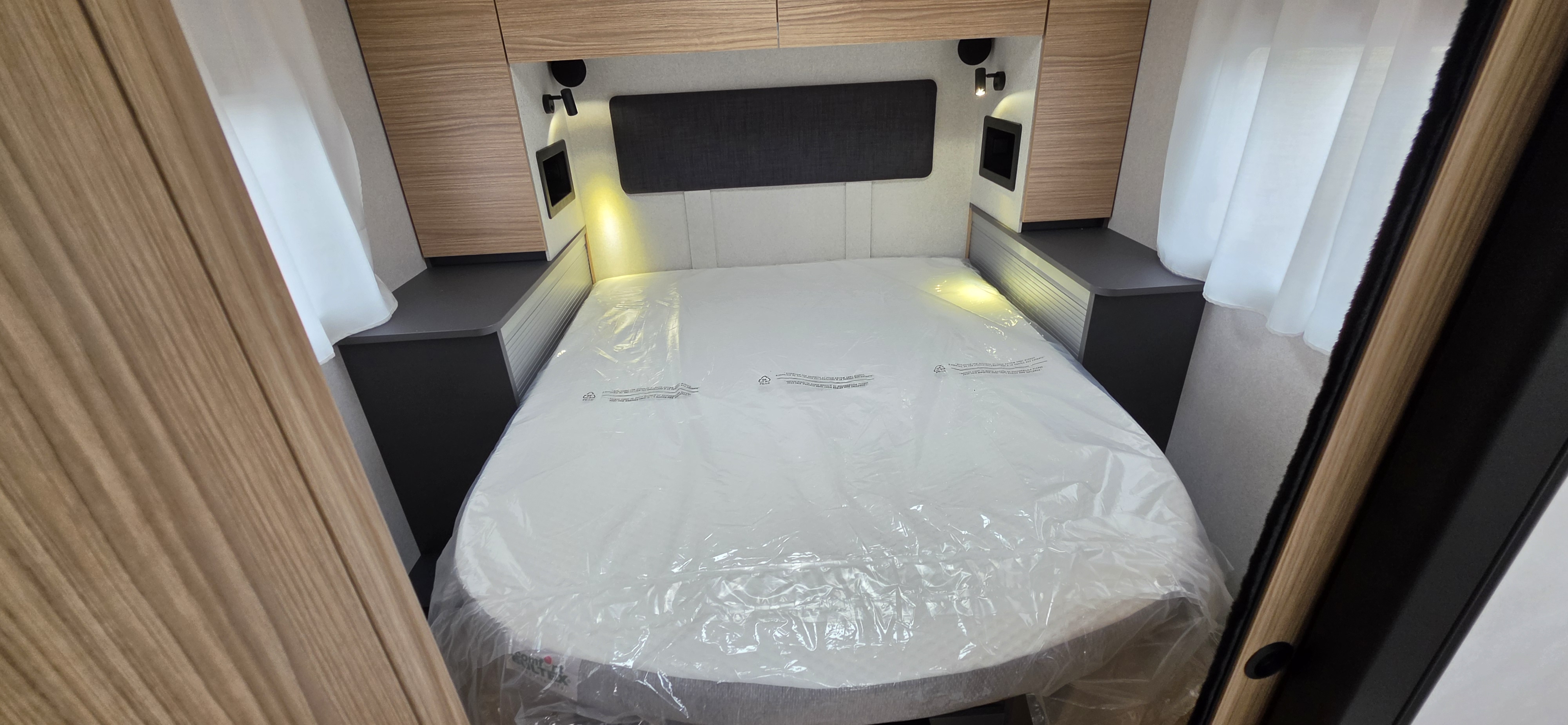  - 21 - BAVARIA T 740 FC NOMADE 